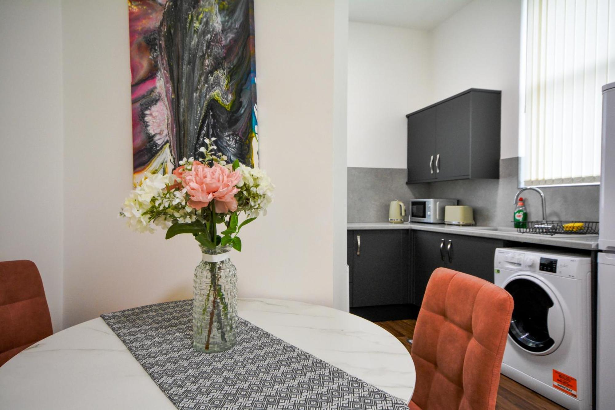 Stylish Suite With Free Parking Manchester Buitenkant foto
